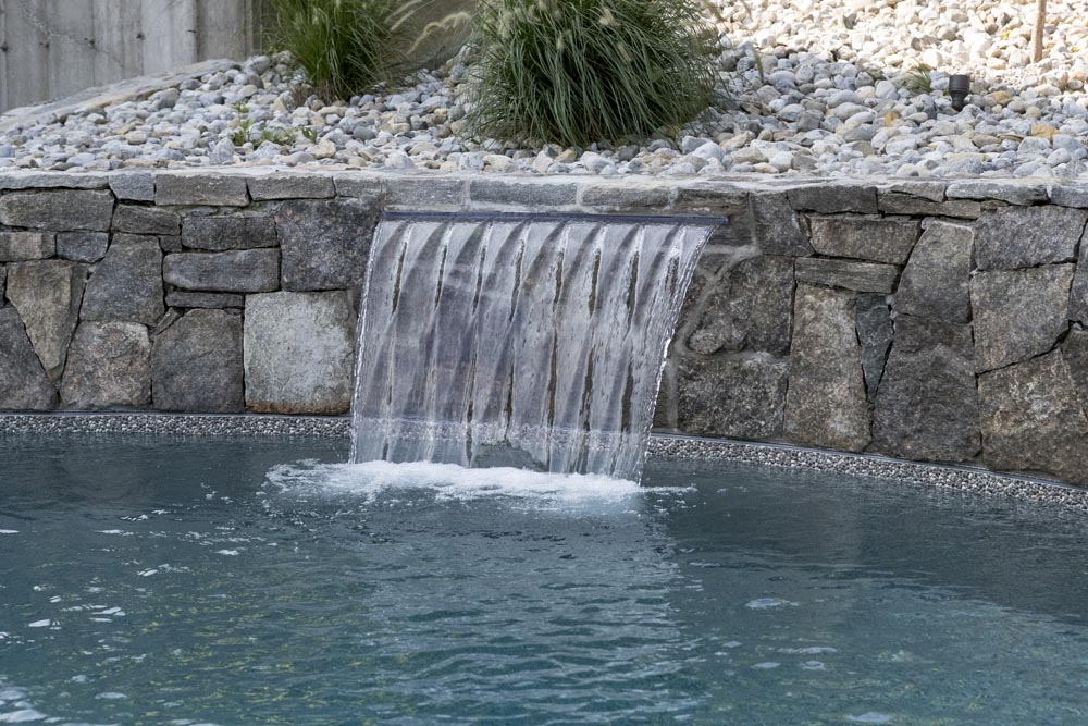 Inground pool with fountain